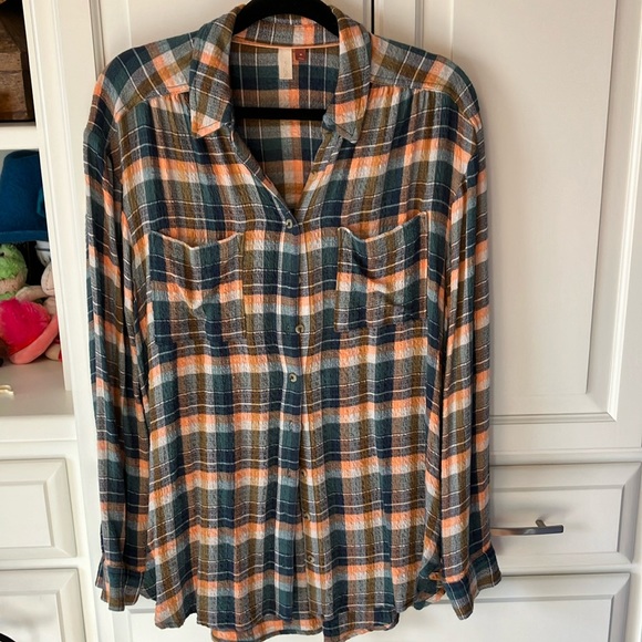Anthropologie size medium plaid top.  Excellent shape. - Picture 1 of 4